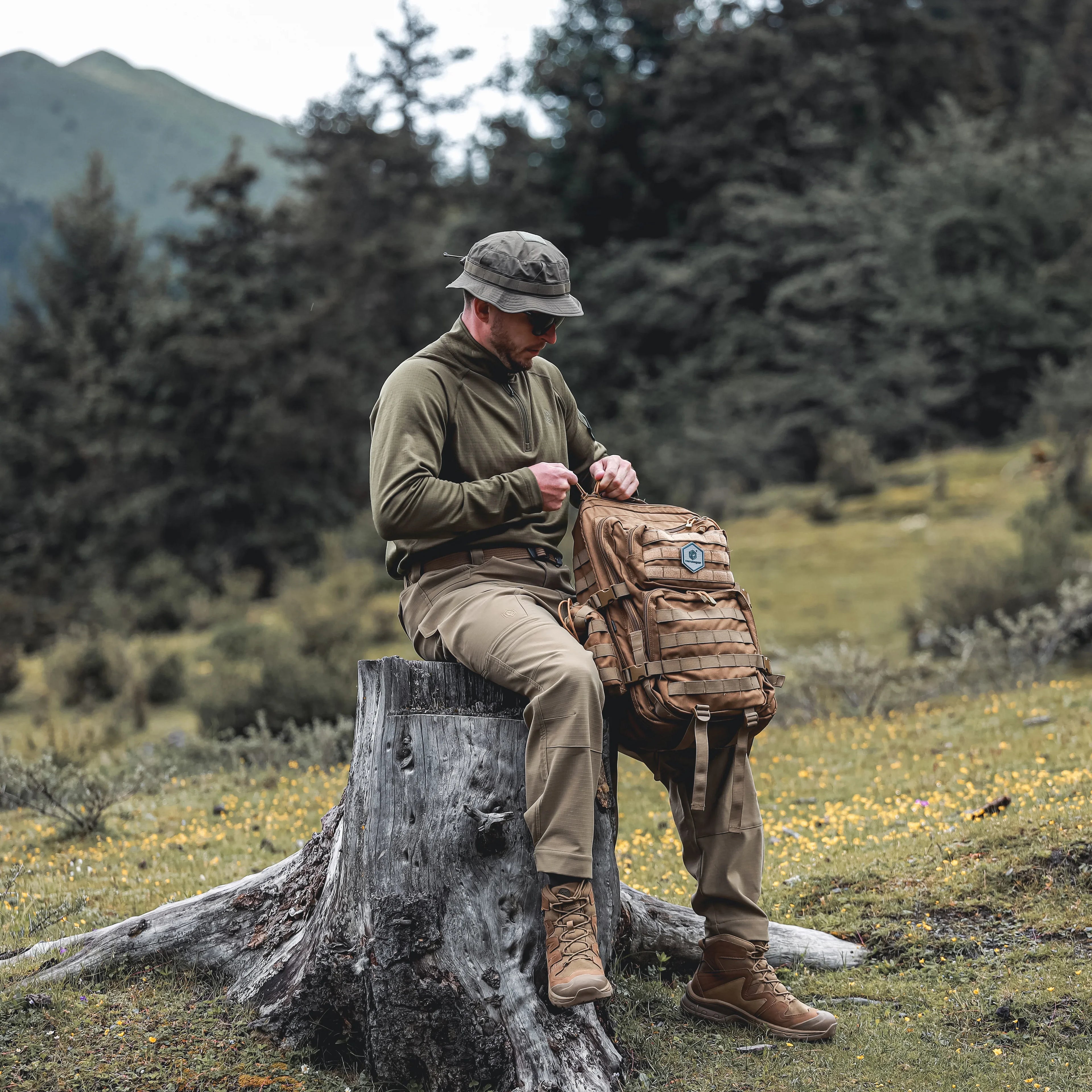 EMERSONGEAR Blue Label سويت شيرت بقبعة "ستيلث" بأكمام طويلة قمصان تكتيكية